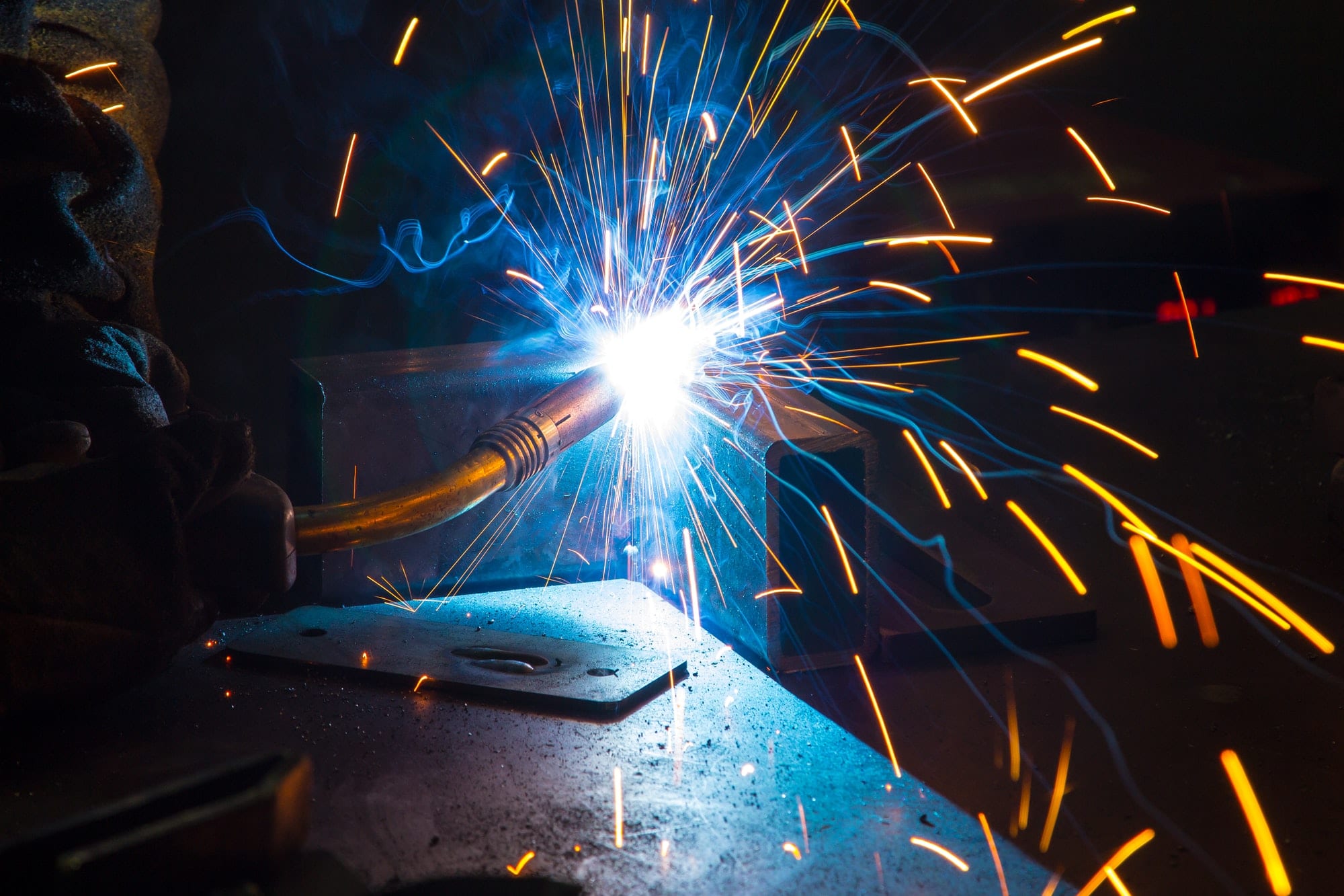 Welding process with sparks